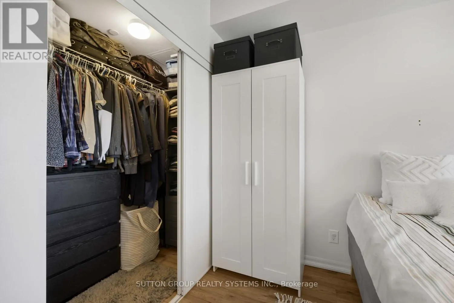 212 - 3563 LAKE SHORE BOULEVARD W