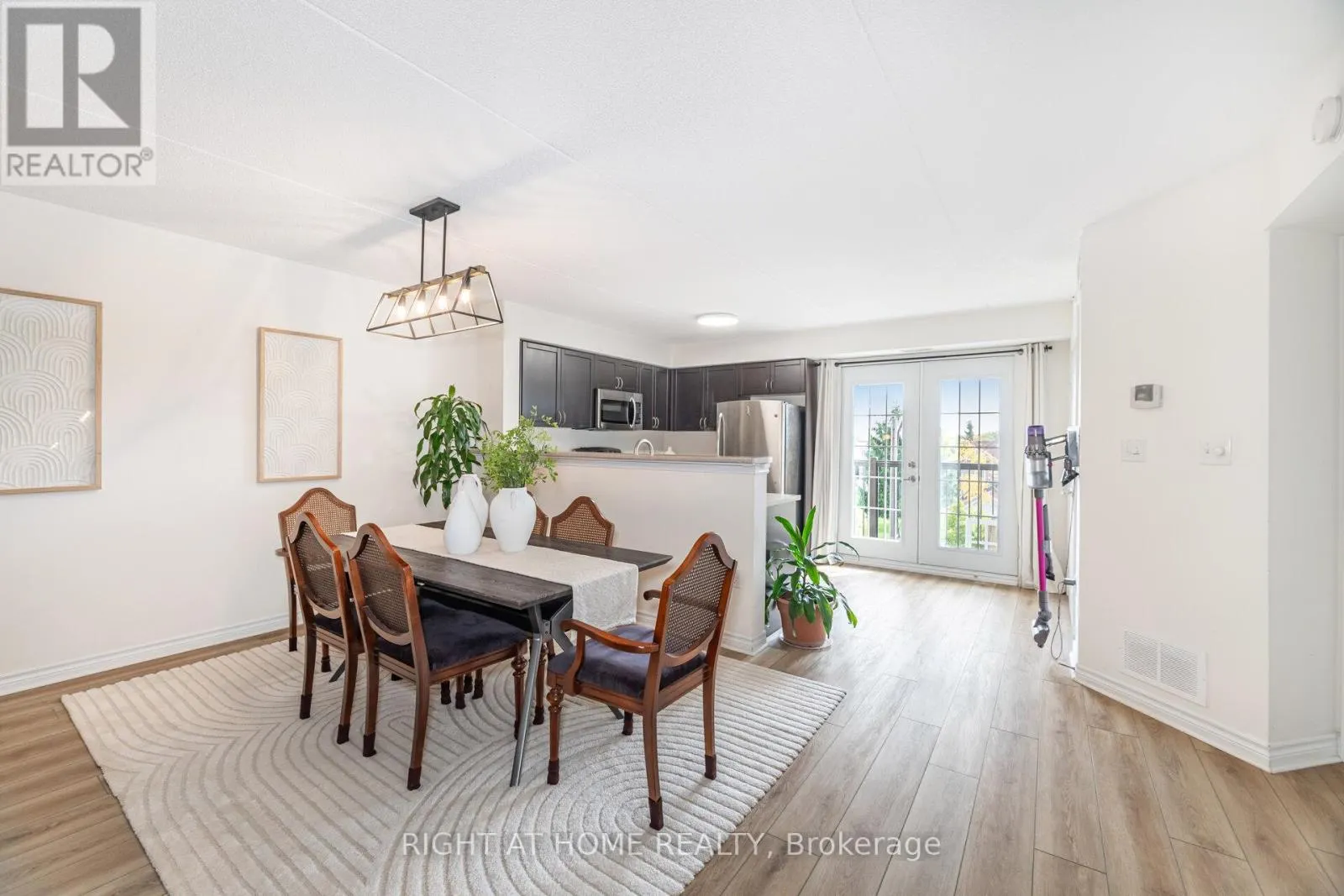 311 - 1370 MAIN STREET E
