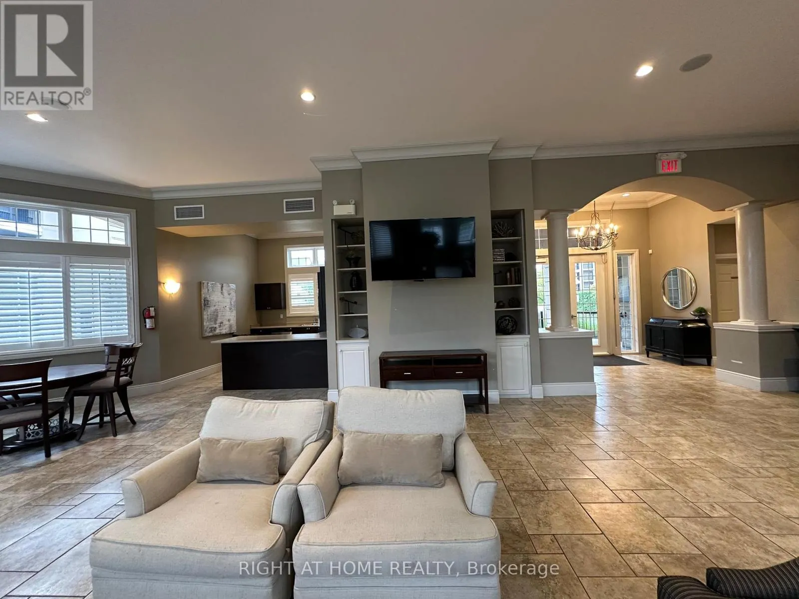311 - 1370 MAIN STREET E