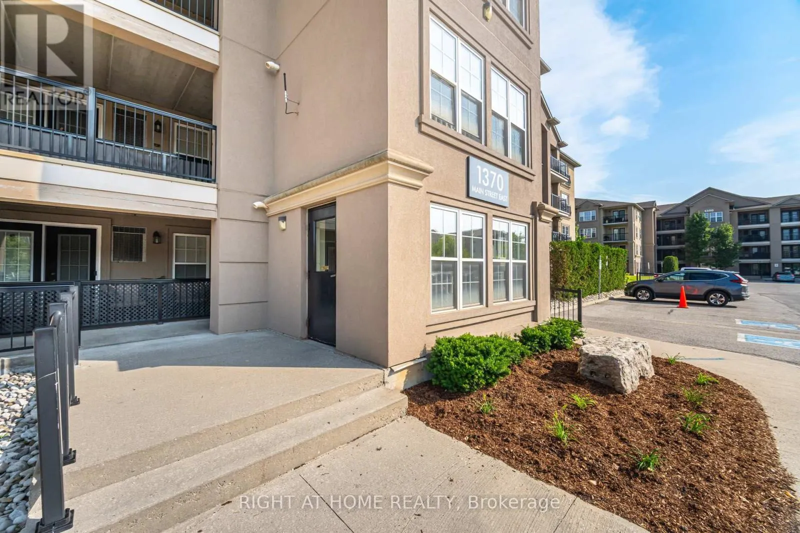 311 - 1370 MAIN STREET E