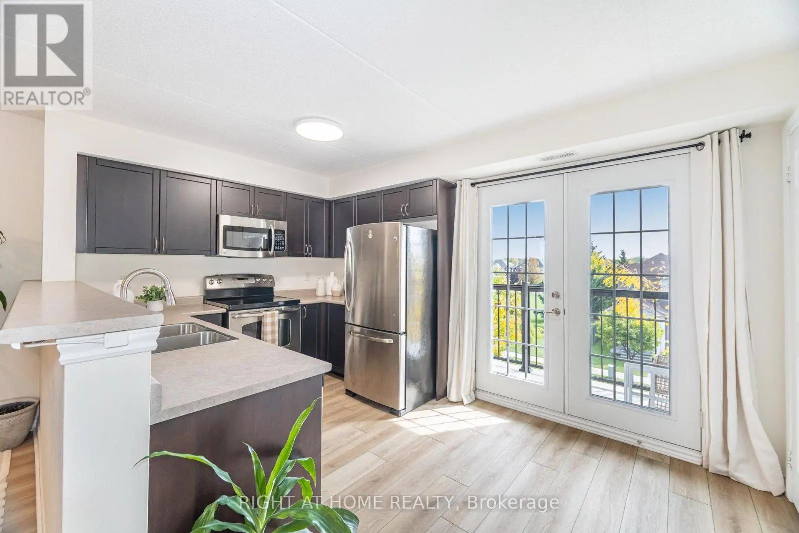 311 - 1370 MAIN STREET E