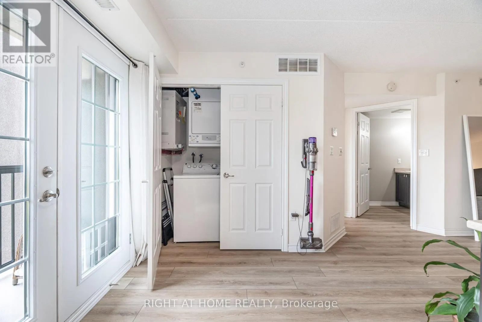 311 - 1370 MAIN STREET E