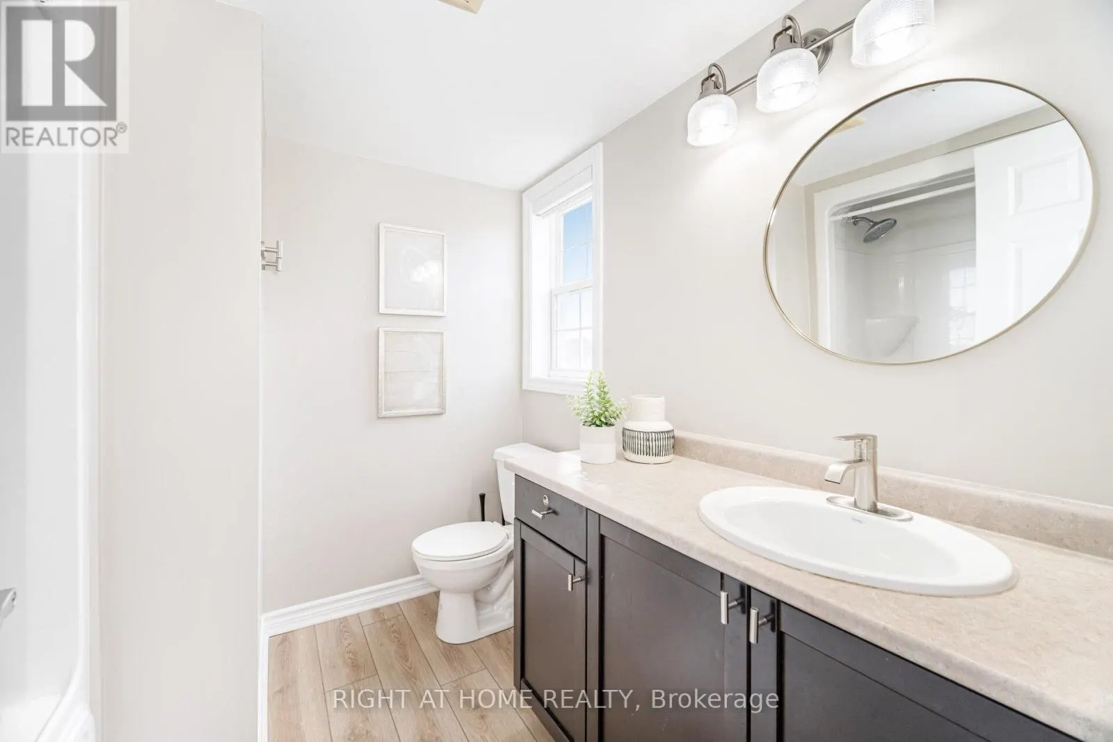 311 - 1370 MAIN STREET E