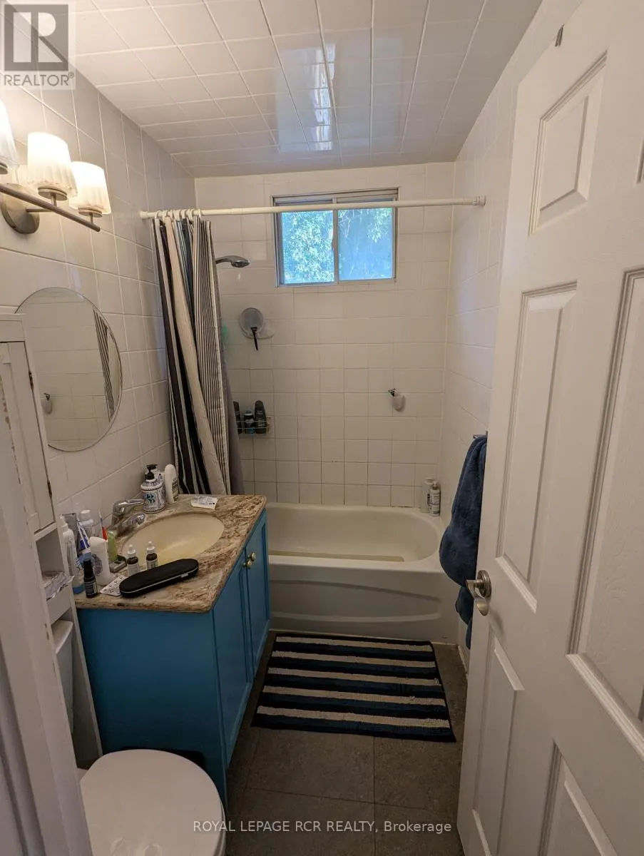 UPPER - 124 POPLAR AVENUE