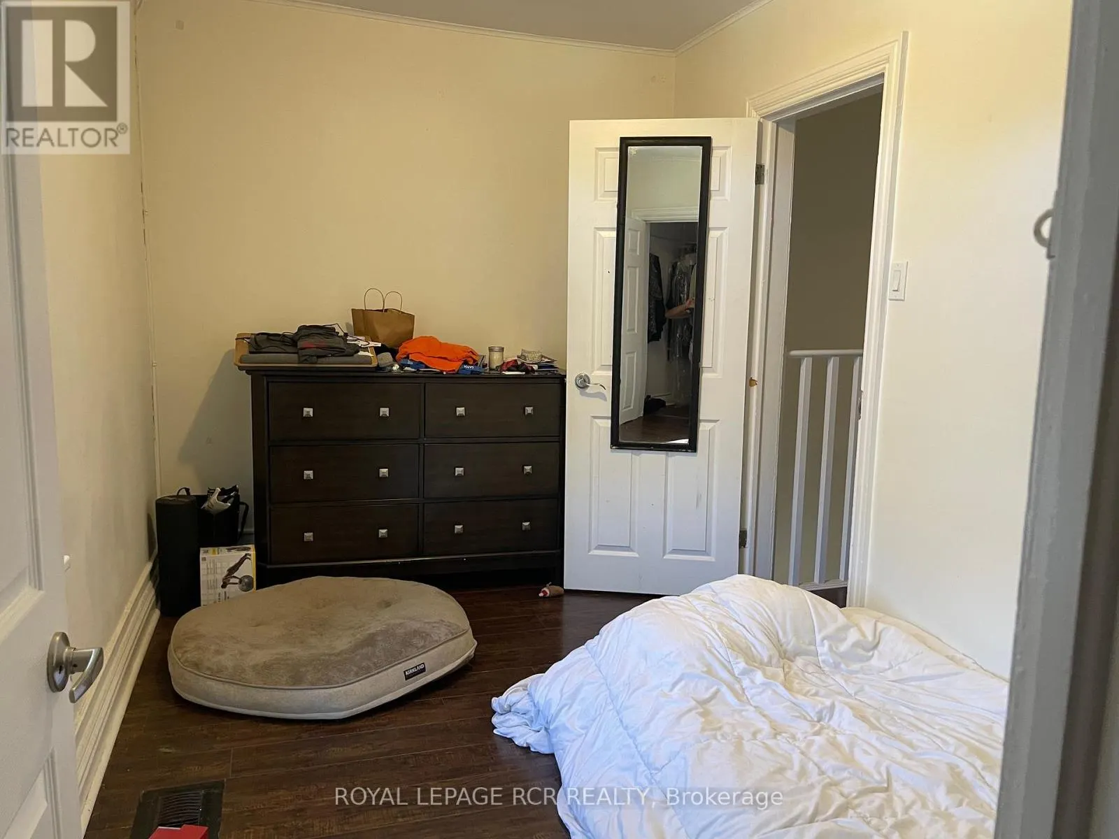 UPPER - 124 POPLAR AVENUE