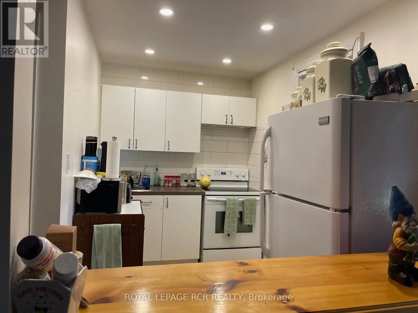 UPPER - 124 POPLAR AVENUE