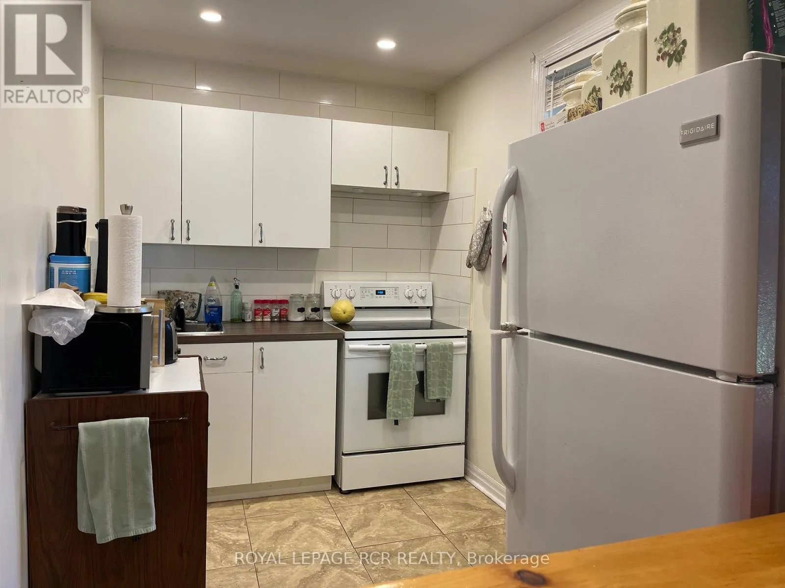 UPPER - 124 POPLAR AVENUE