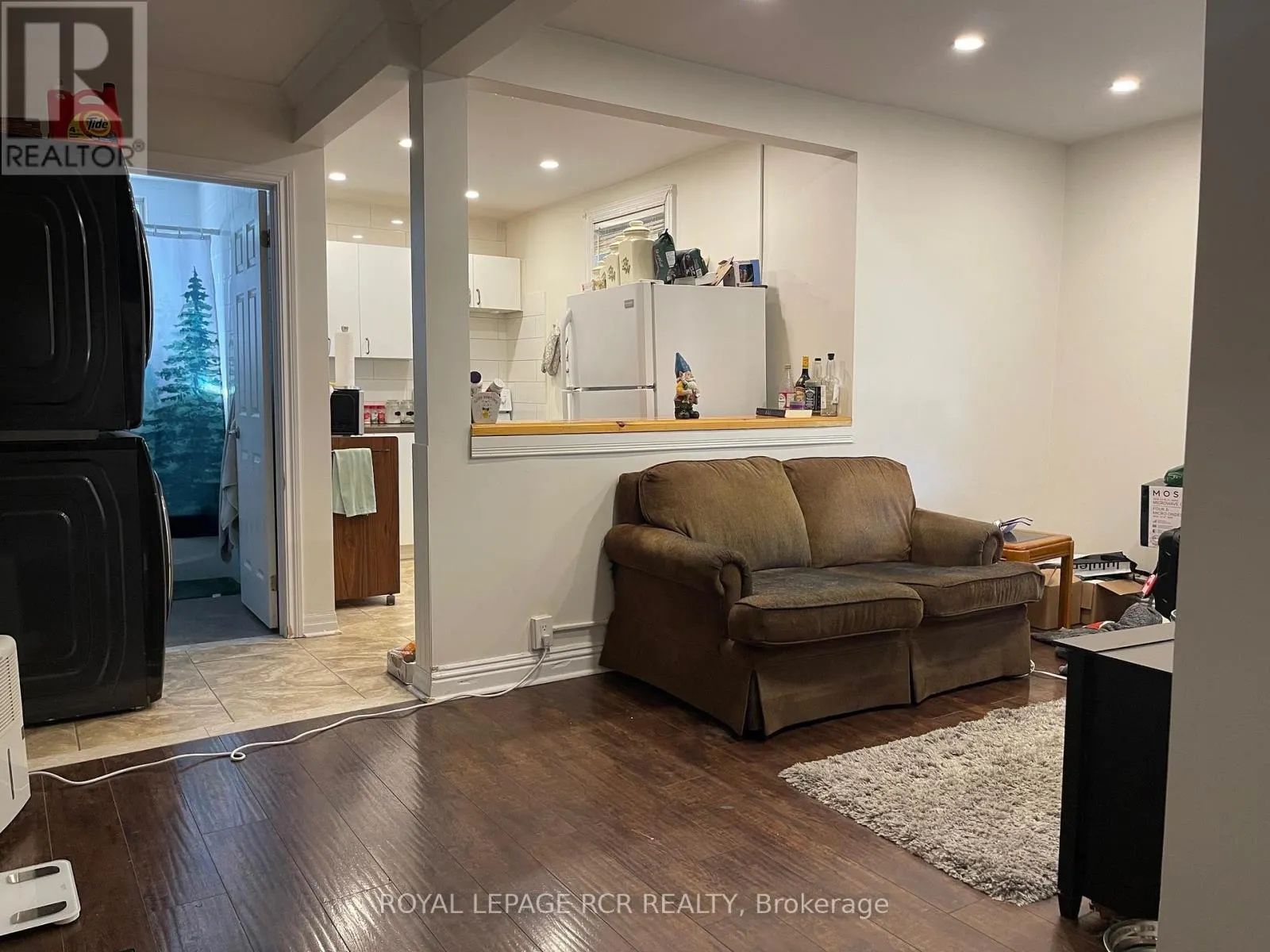 UPPER - 124 POPLAR AVENUE