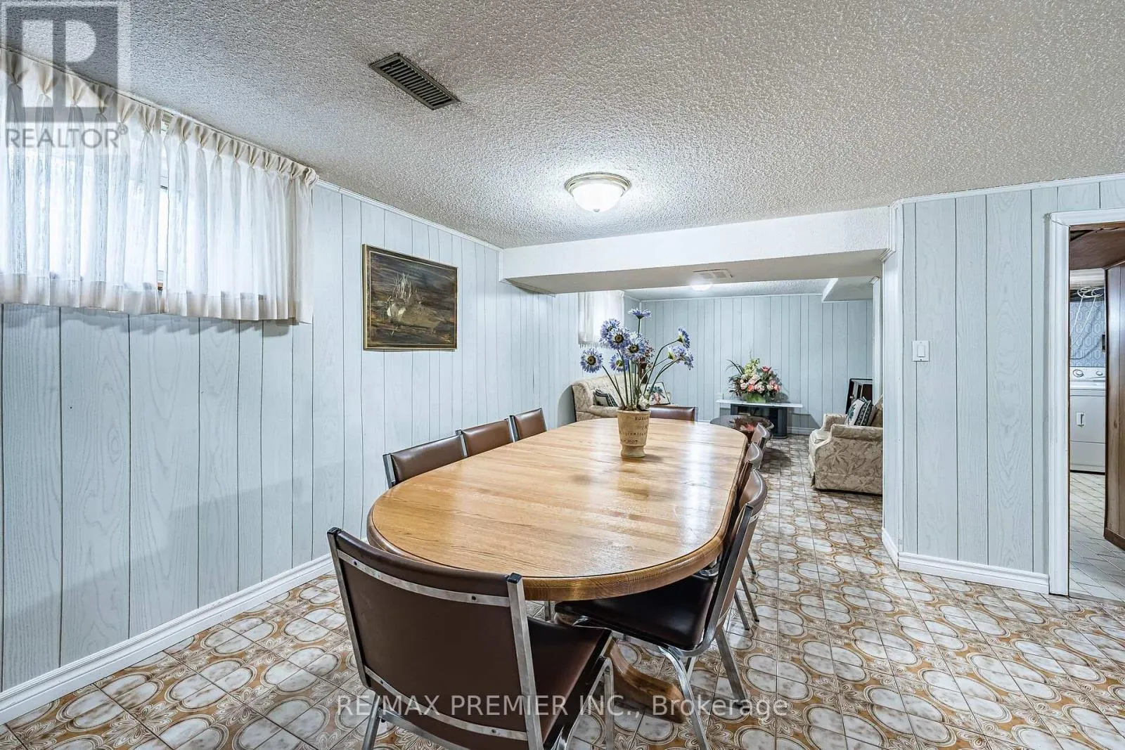 22 MEADOW LANE AVENUE