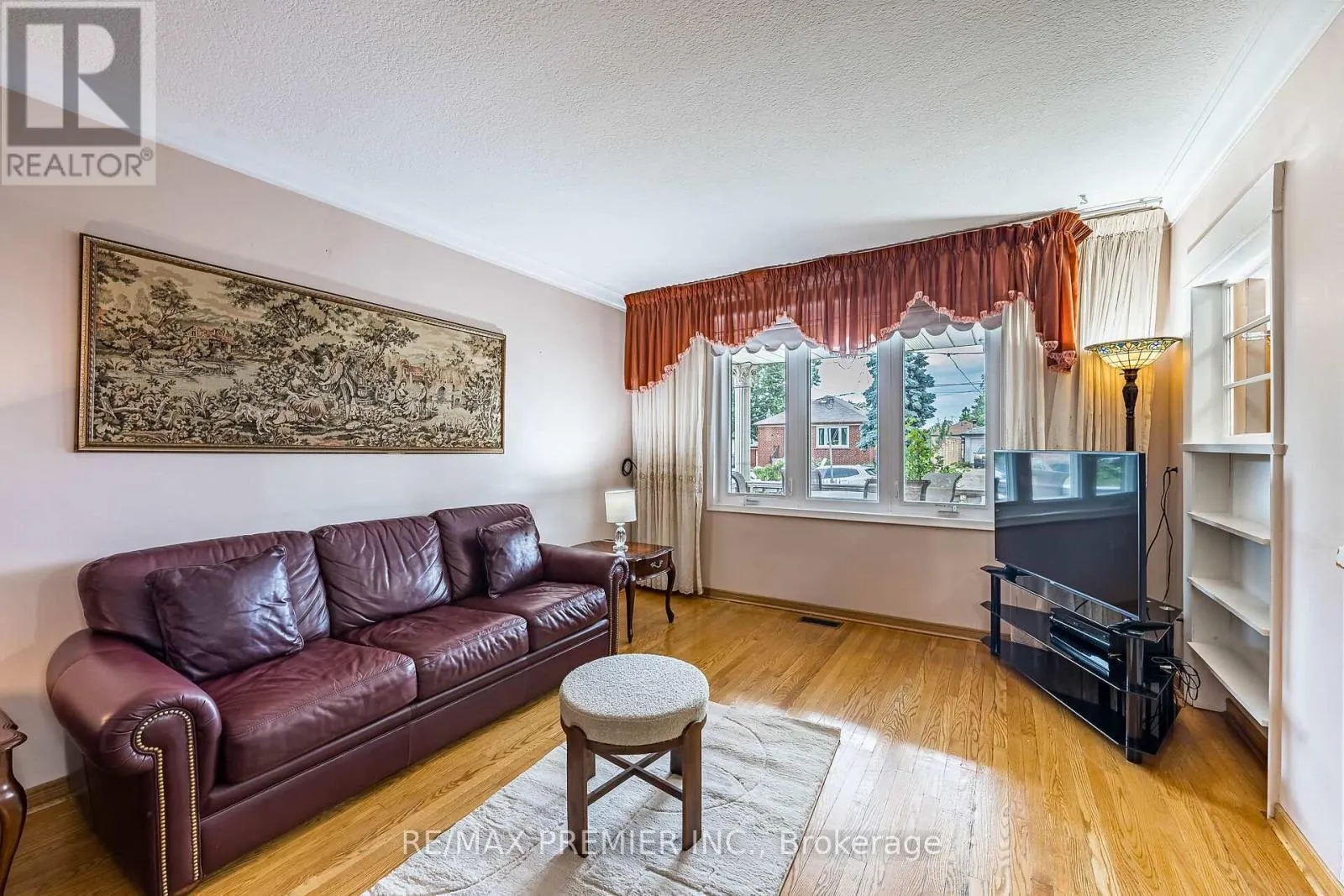 22 MEADOW LANE AVENUE
