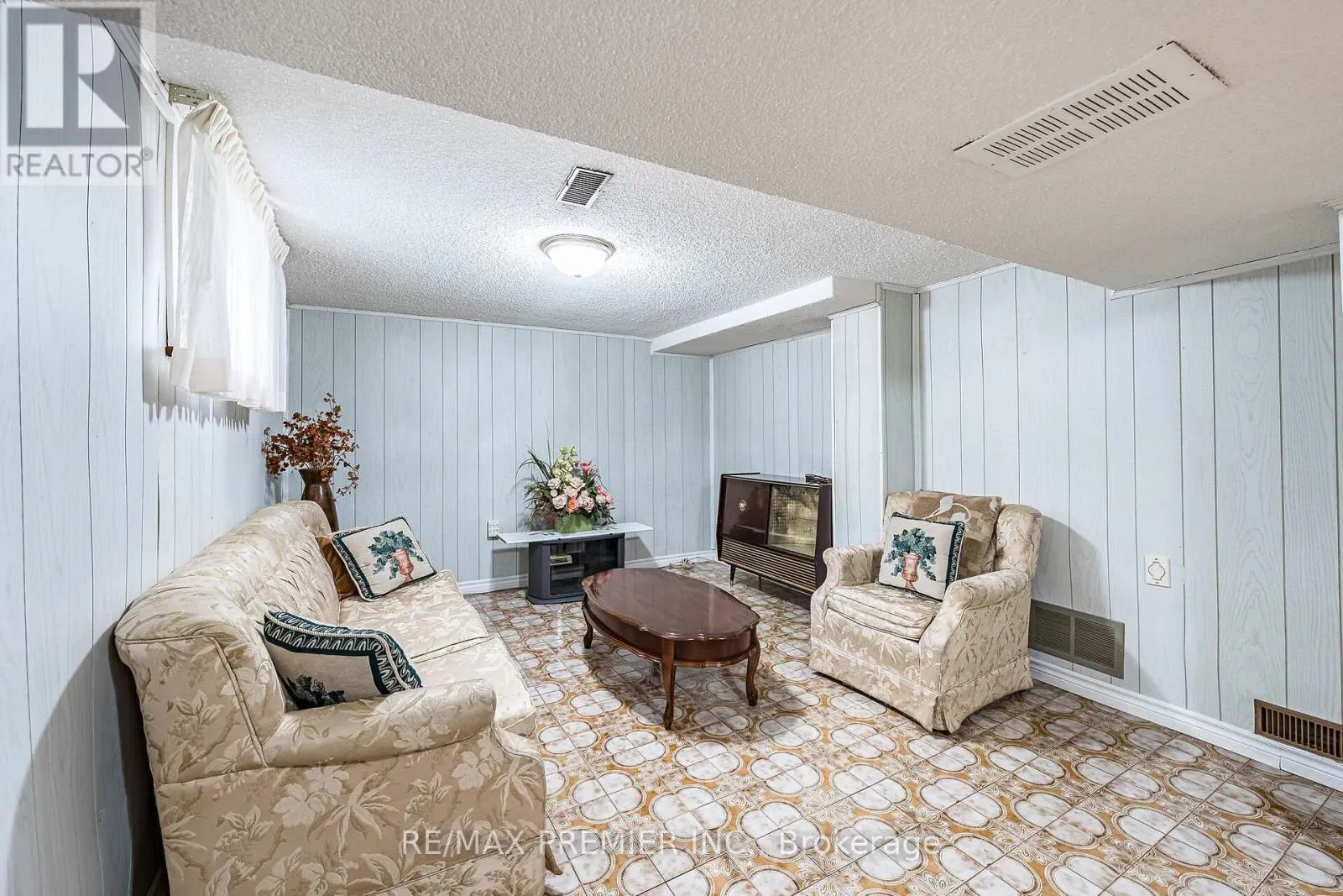 22 MEADOW LANE AVENUE