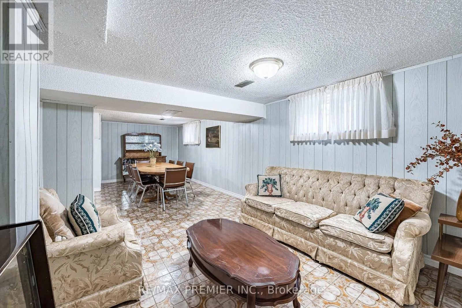 22 MEADOW LANE AVENUE