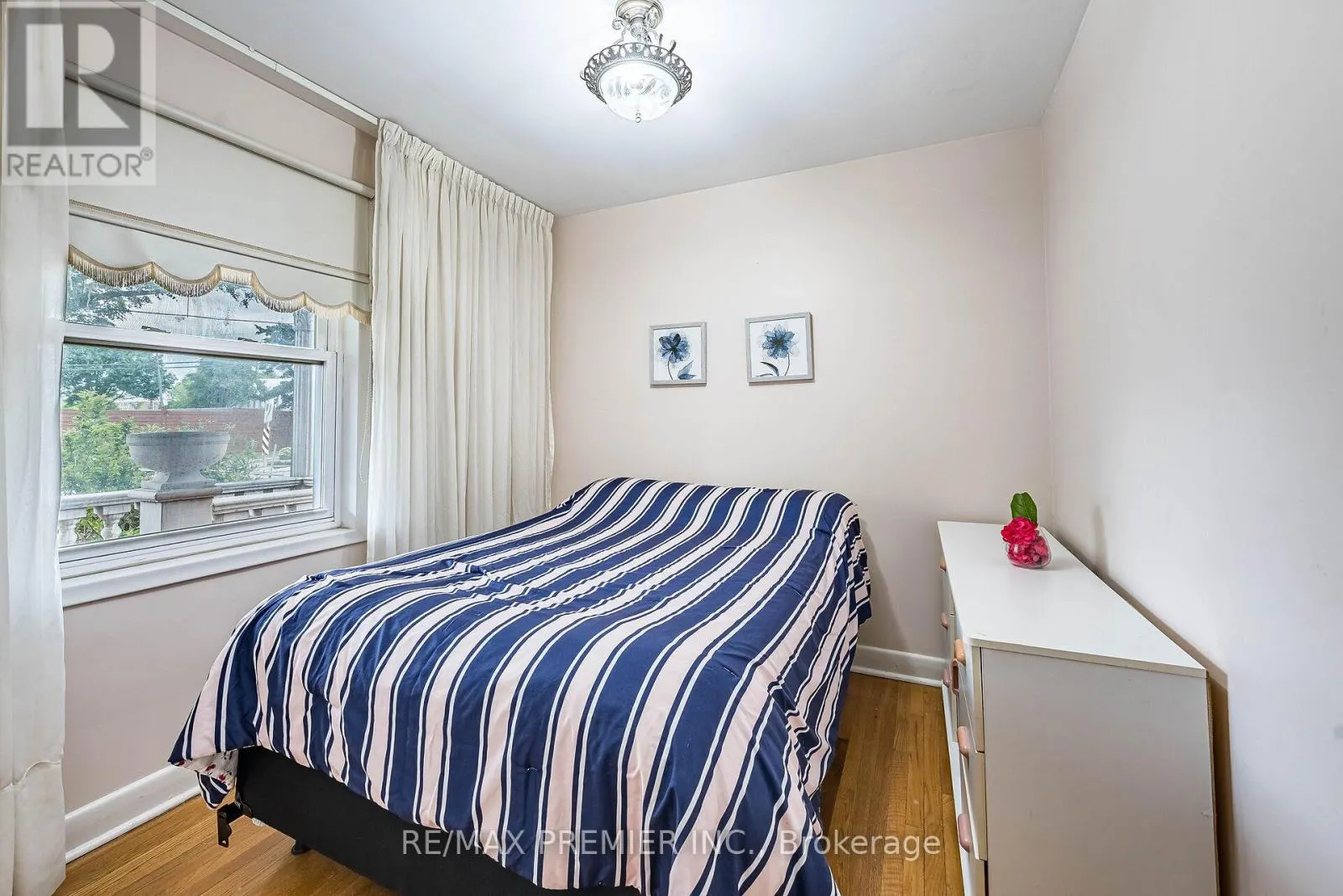 22 MEADOW LANE AVENUE