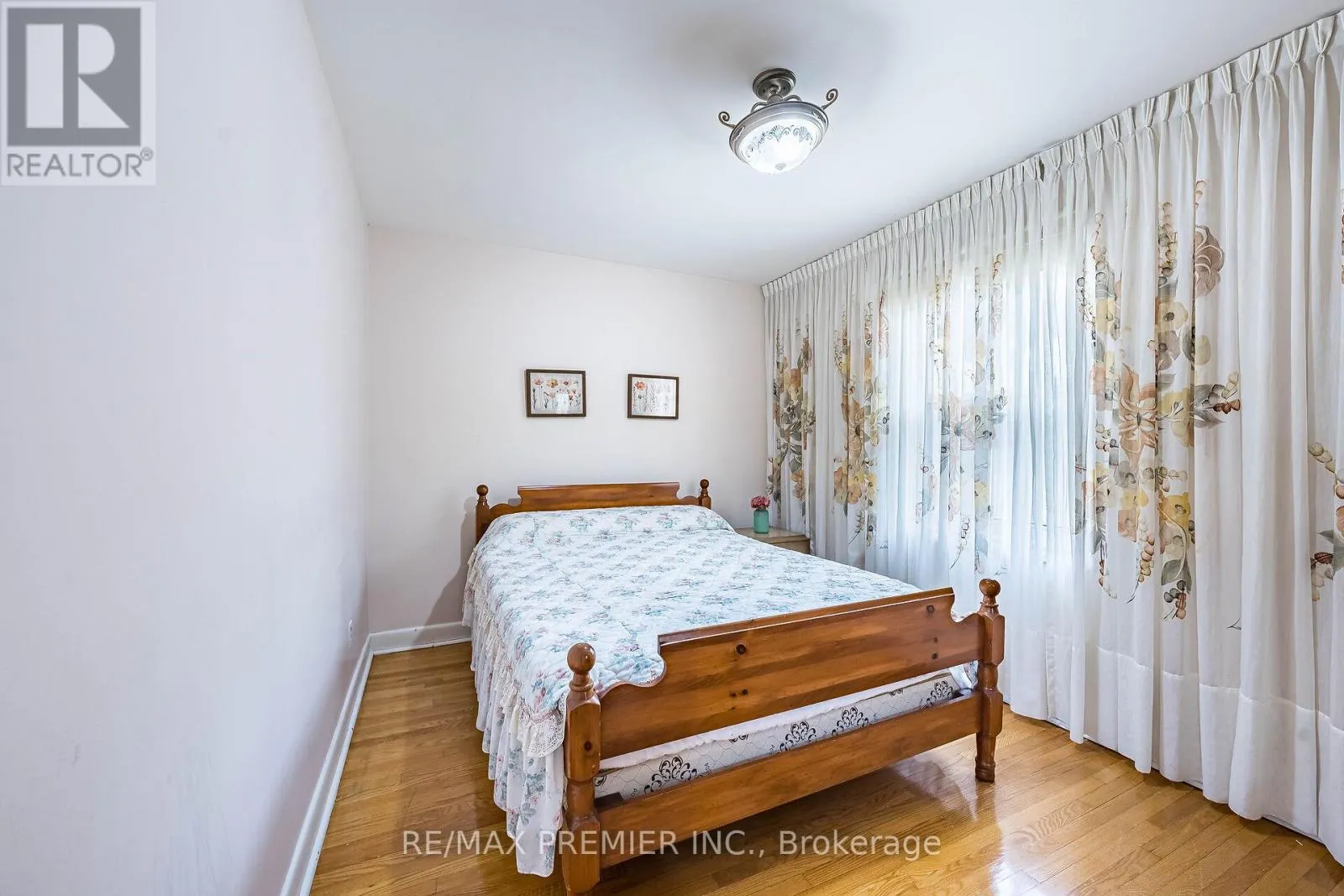 22 MEADOW LANE AVENUE