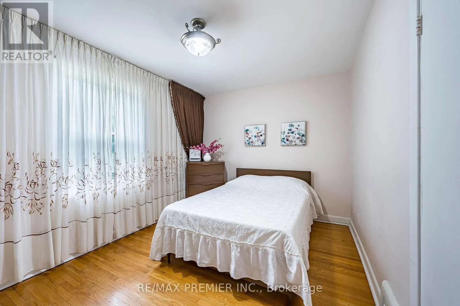22 MEADOW LANE AVENUE
