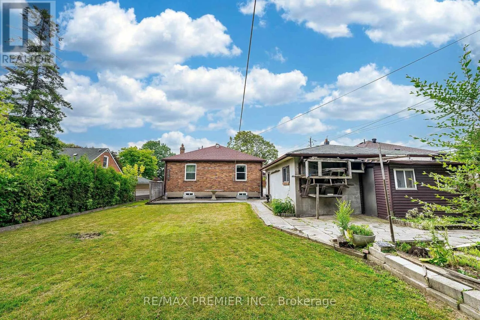 22 MEADOW LANE AVENUE
