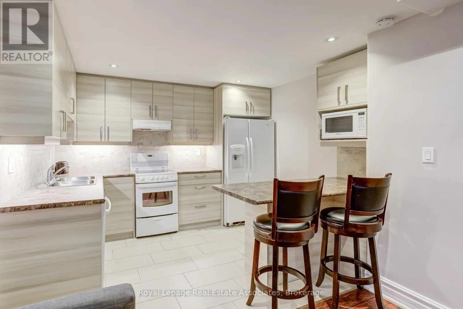 20 CANNINGTON CRESCENT