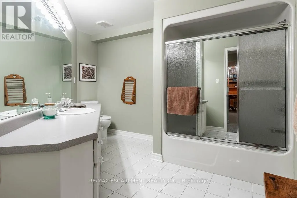 2 - 1095 SKYVIEW DRIVE