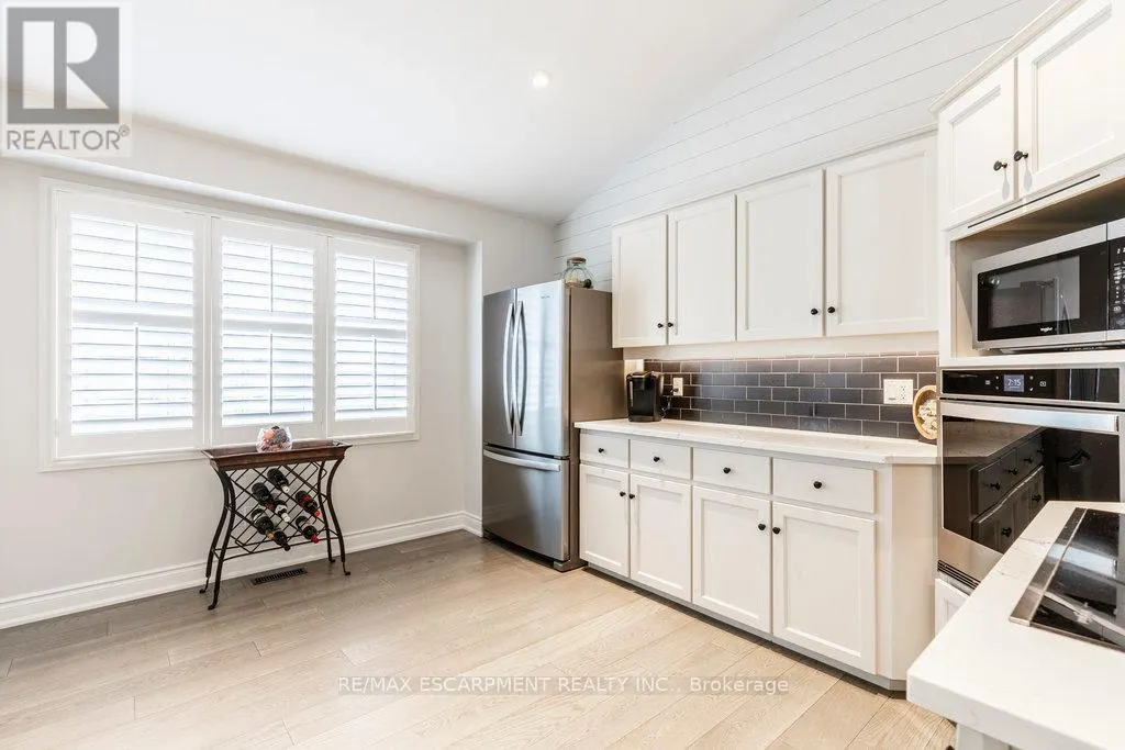 2 - 1095 SKYVIEW DRIVE