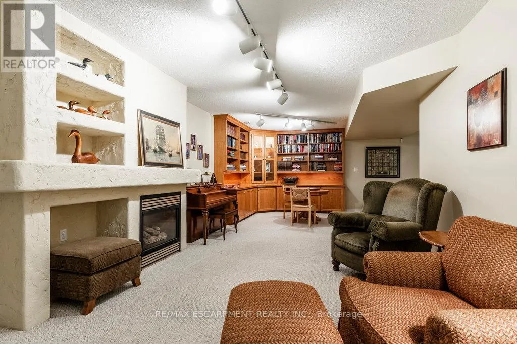 2 - 1095 SKYVIEW DRIVE