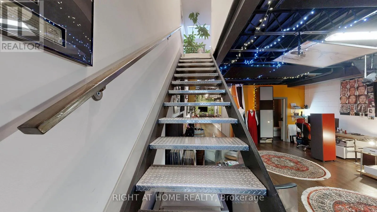 2400 ST CLAIR AVENUE W