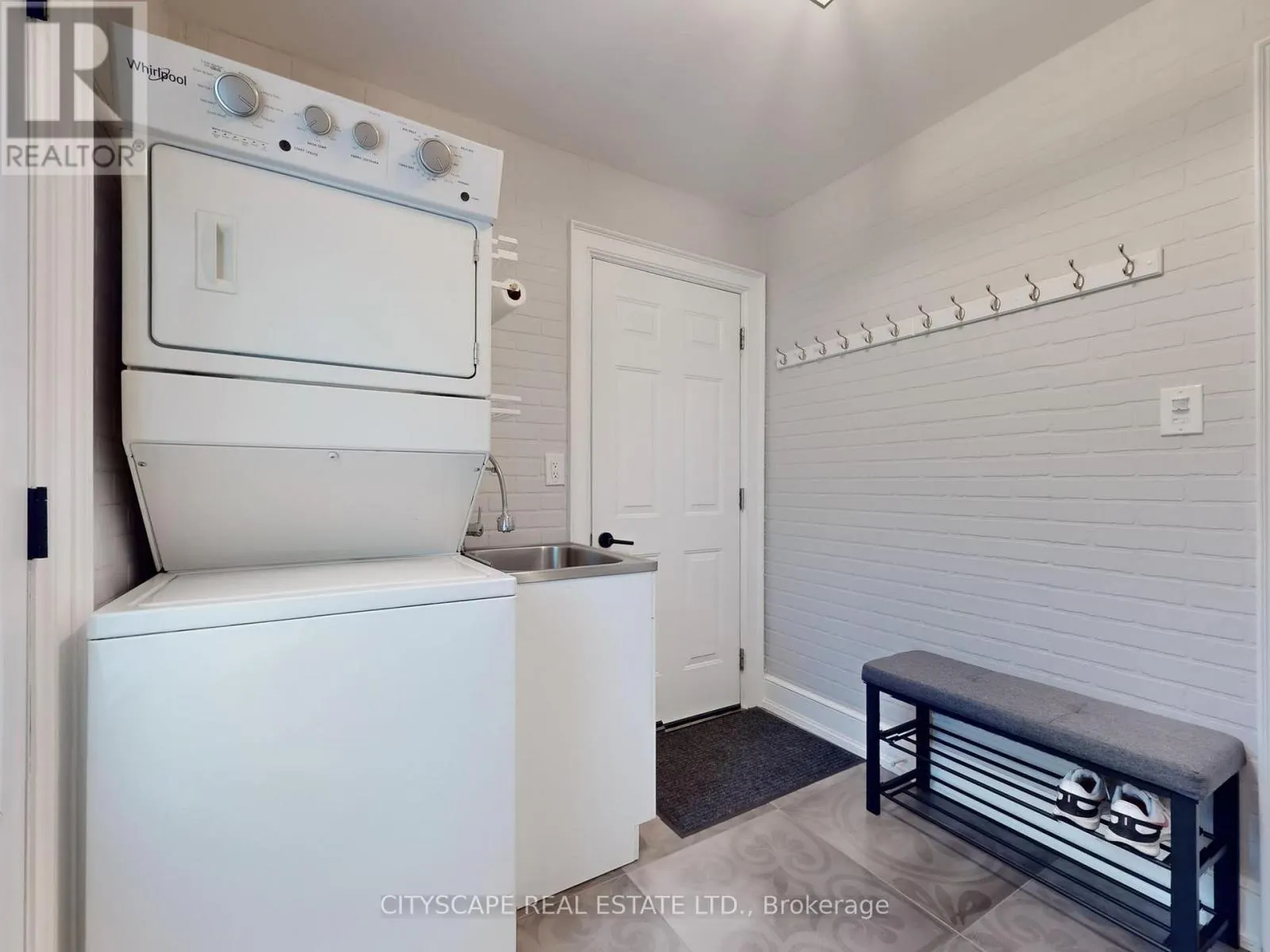 2585 KENNA COURT