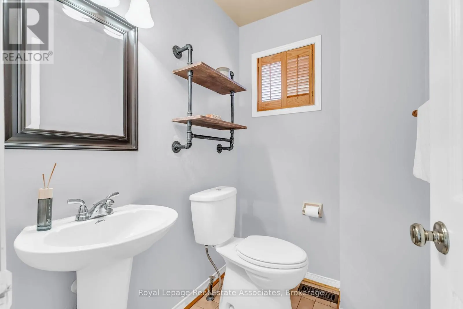 59 CHEVIOT CRESCENT