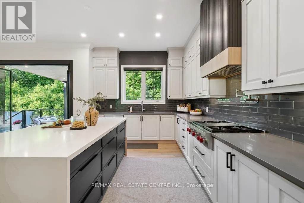 10 CROWN FOREST COURT