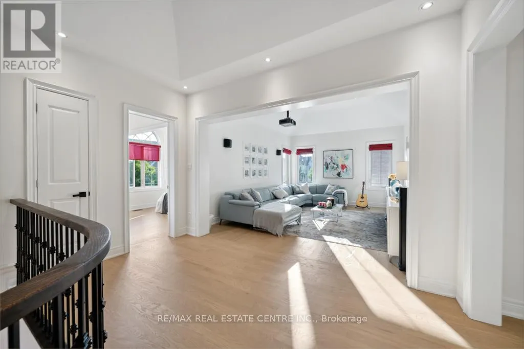 10 CROWN FOREST COURT
