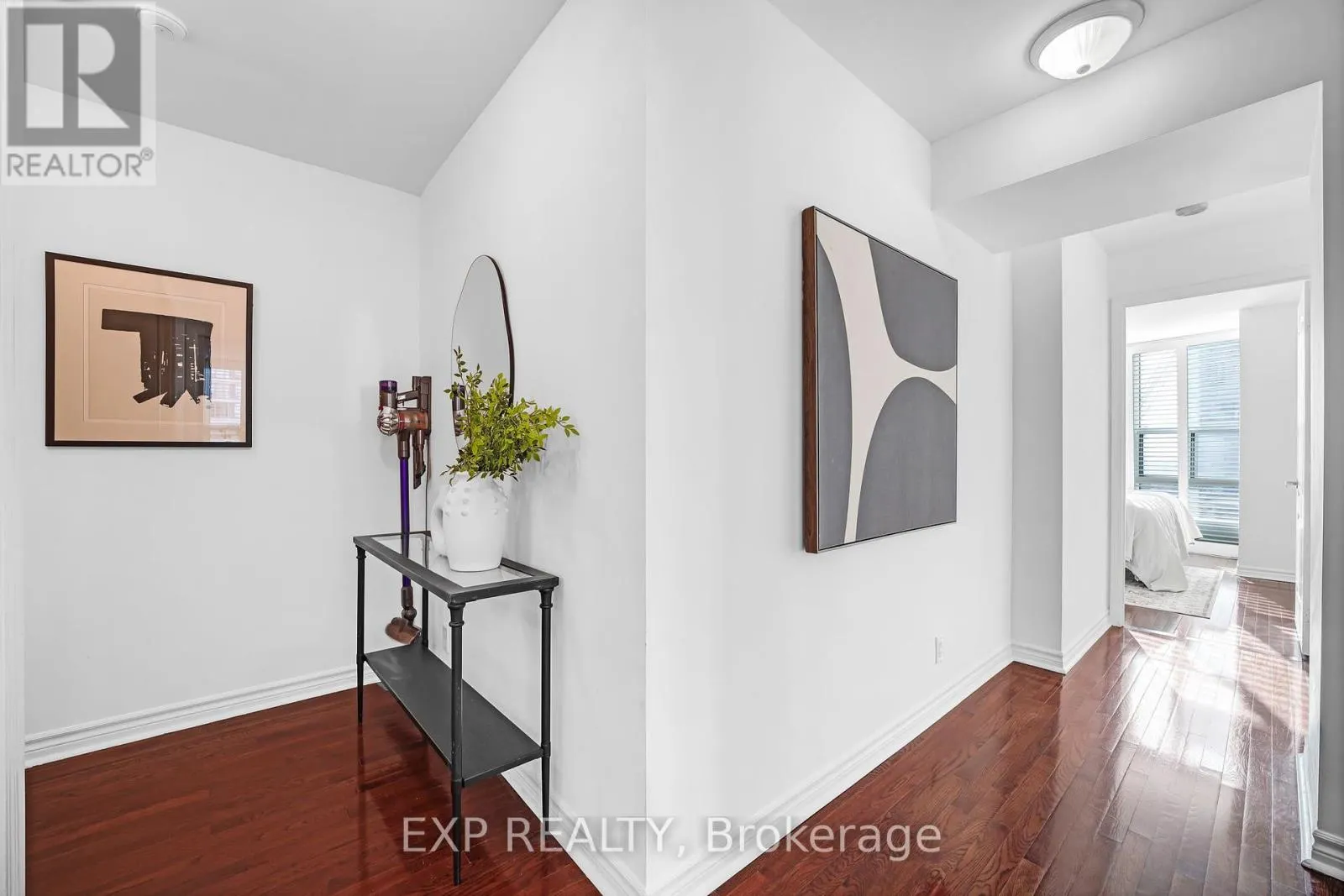 1005 - 1 ELM DRIVE W