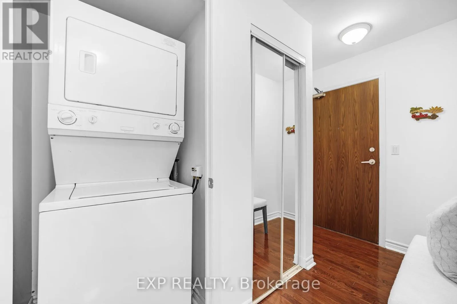 1005 - 1 ELM DRIVE W
