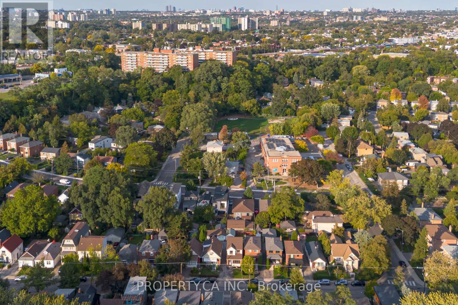 14 WARREN CRESCENT