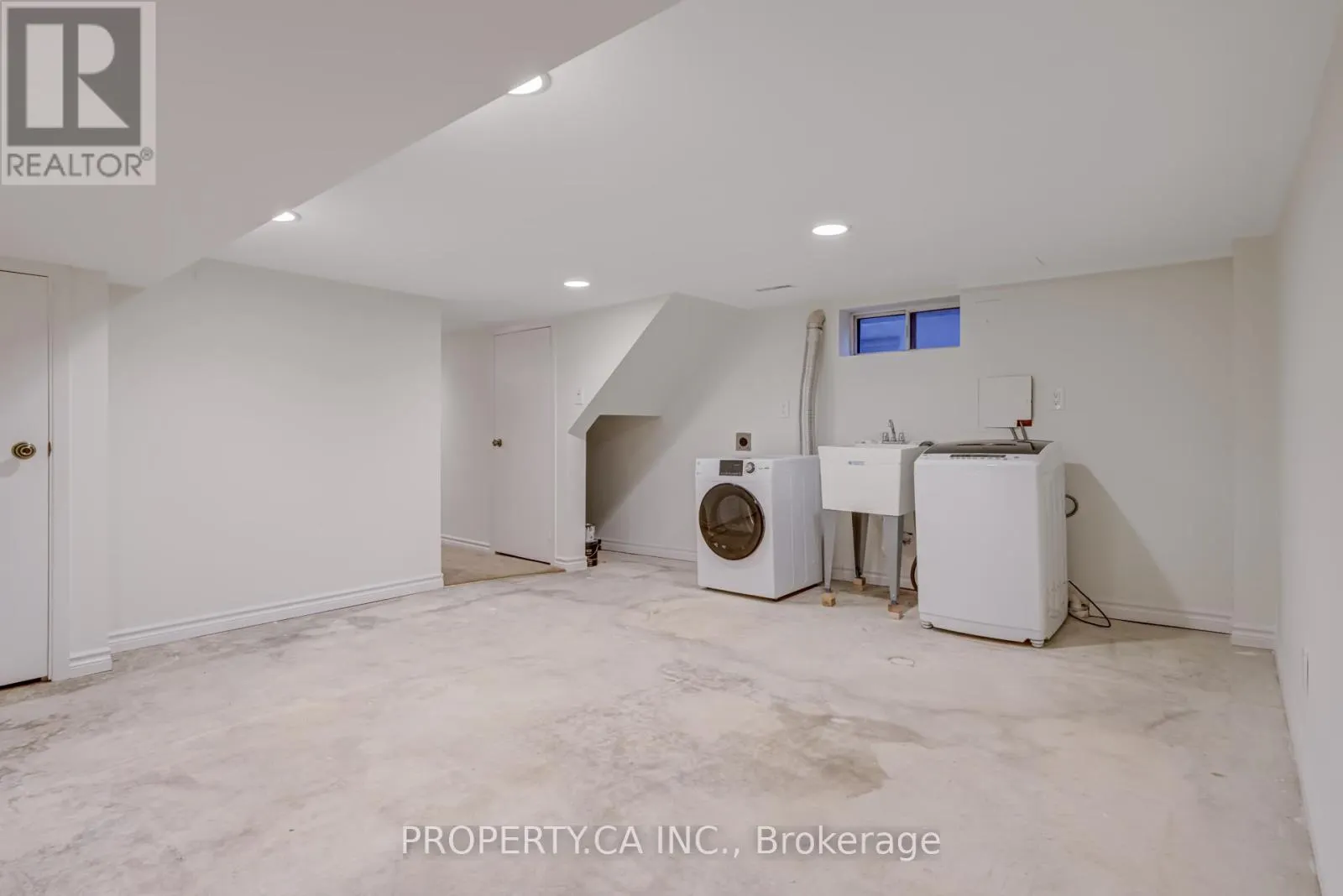 14 WARREN CRESCENT