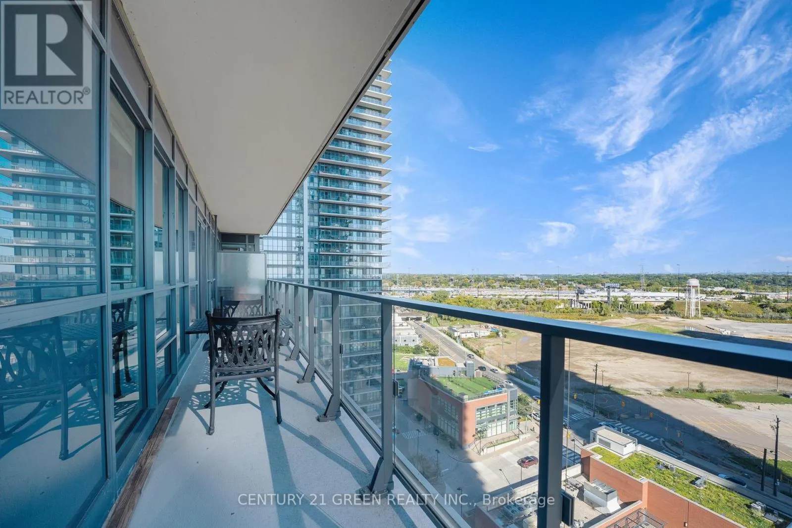 1707 - 2220 LAKE SHORE BOULEVARD W