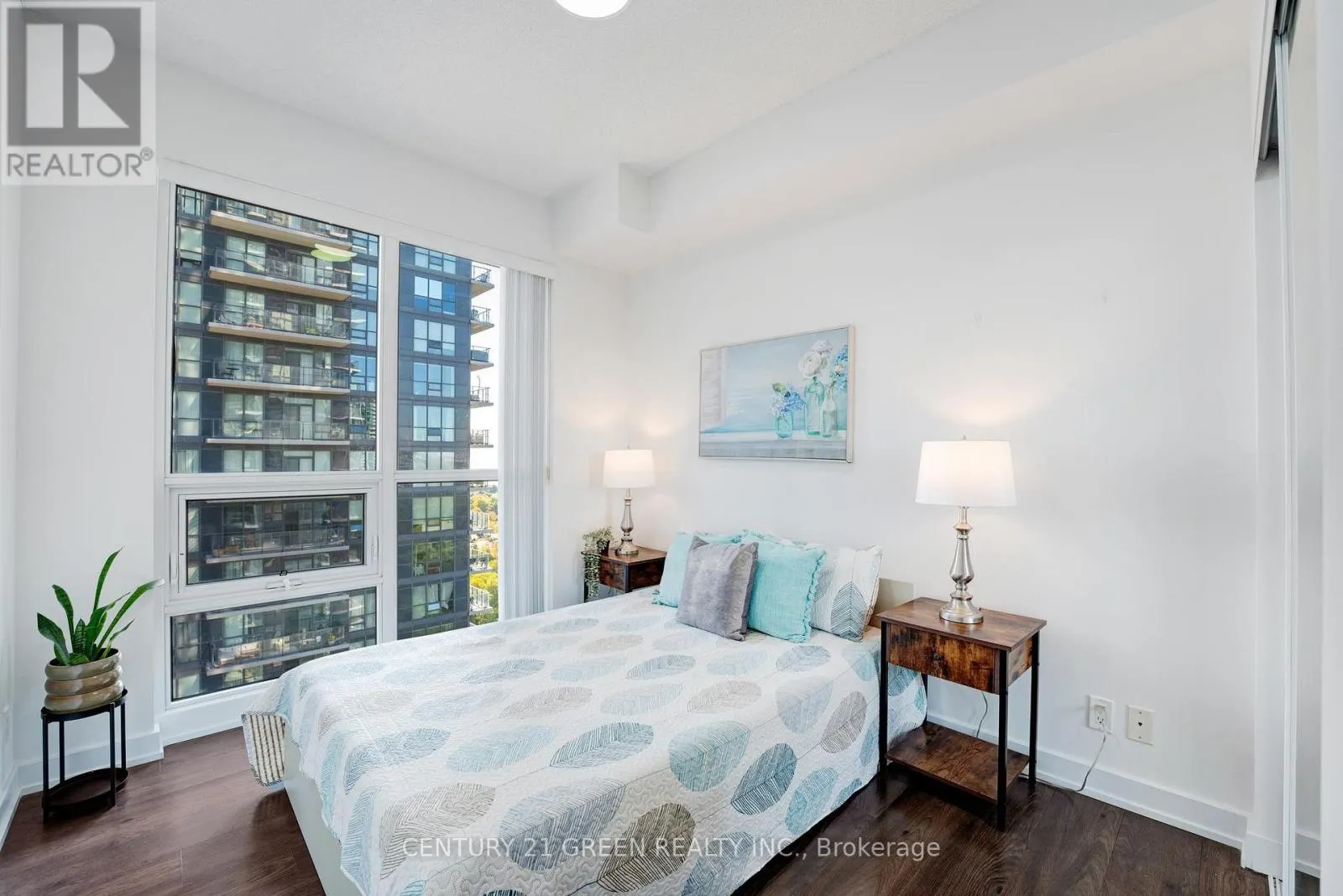 1707 - 2220 LAKE SHORE BOULEVARD W