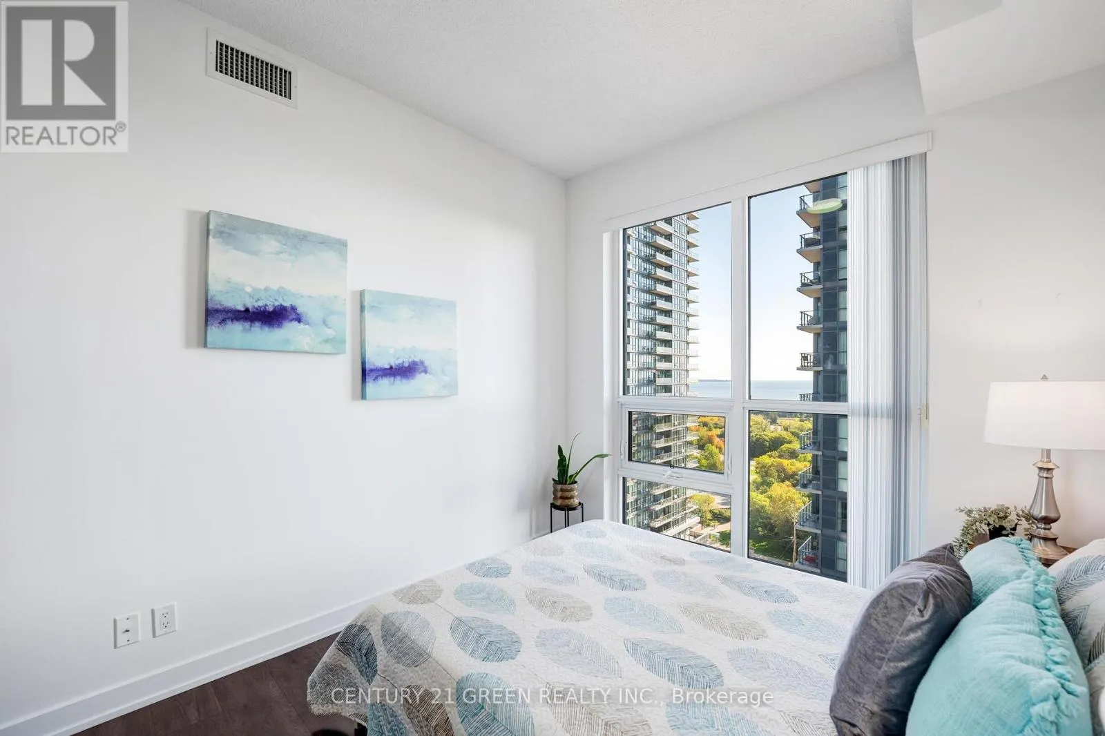 1707 - 2220 LAKE SHORE BOULEVARD W