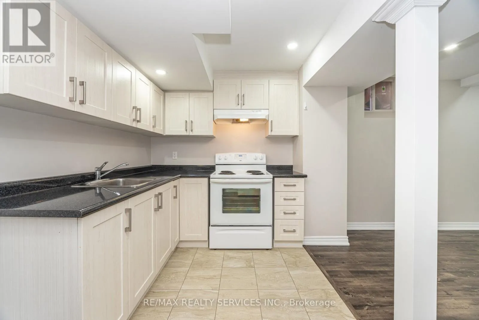 3 NAPOLEON CRESCENT