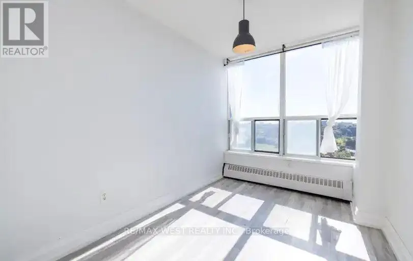 1405 - 85 EMMETT AVENUE