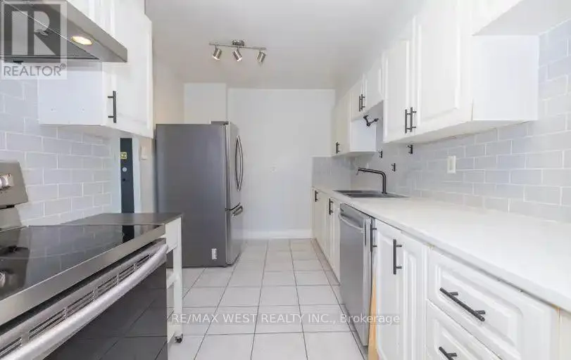 1405 - 85 EMMETT AVENUE