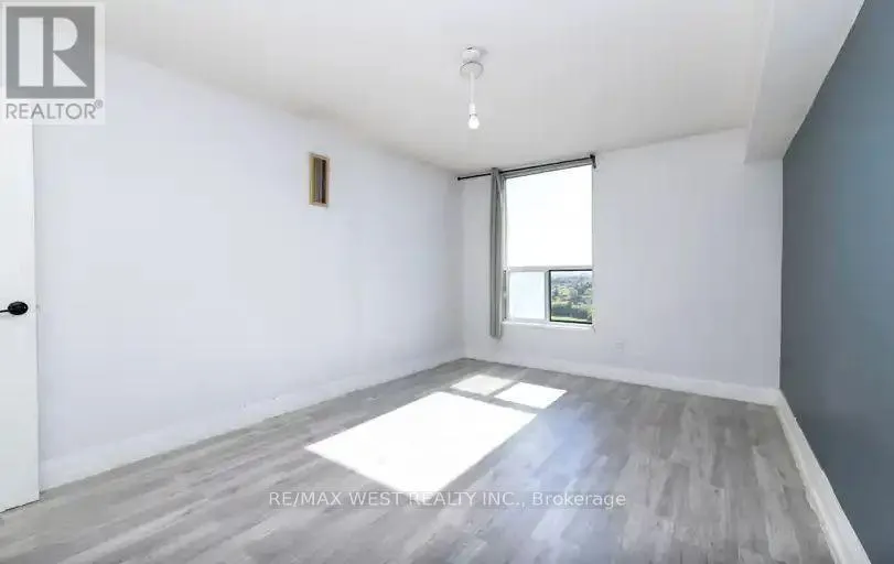1405 - 85 EMMETT AVENUE