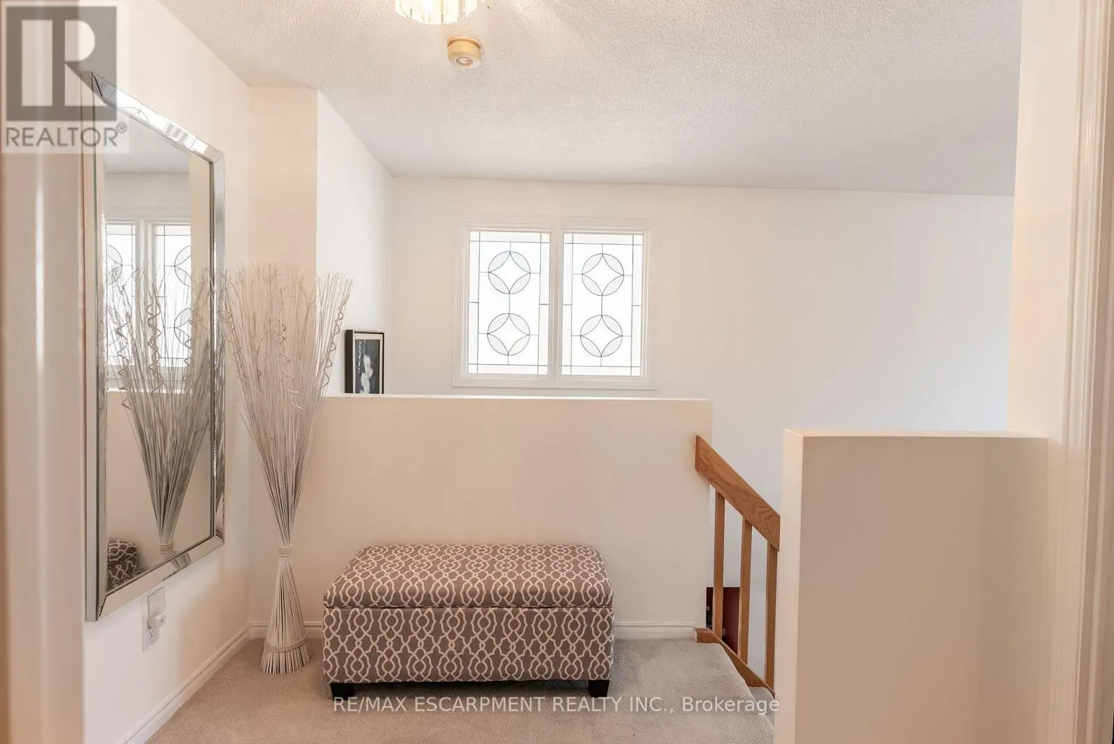 6 - 1508 UPPER MIDDLE ROAD