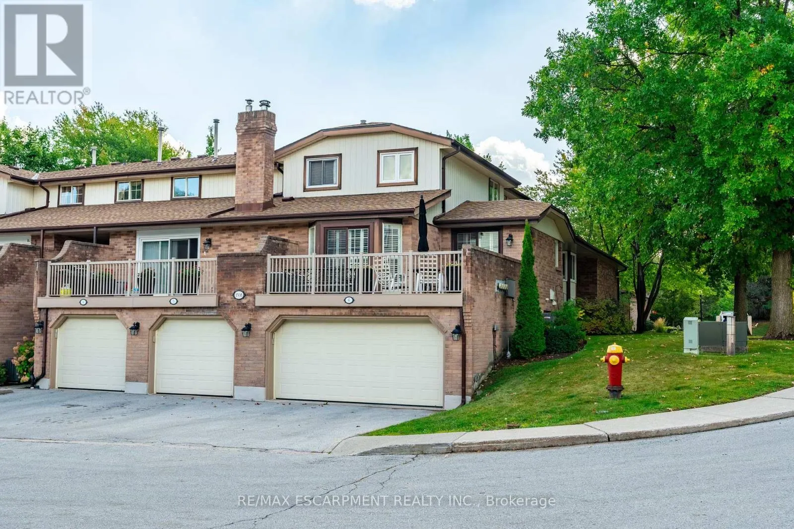 6 - 1508 UPPER MIDDLE ROAD