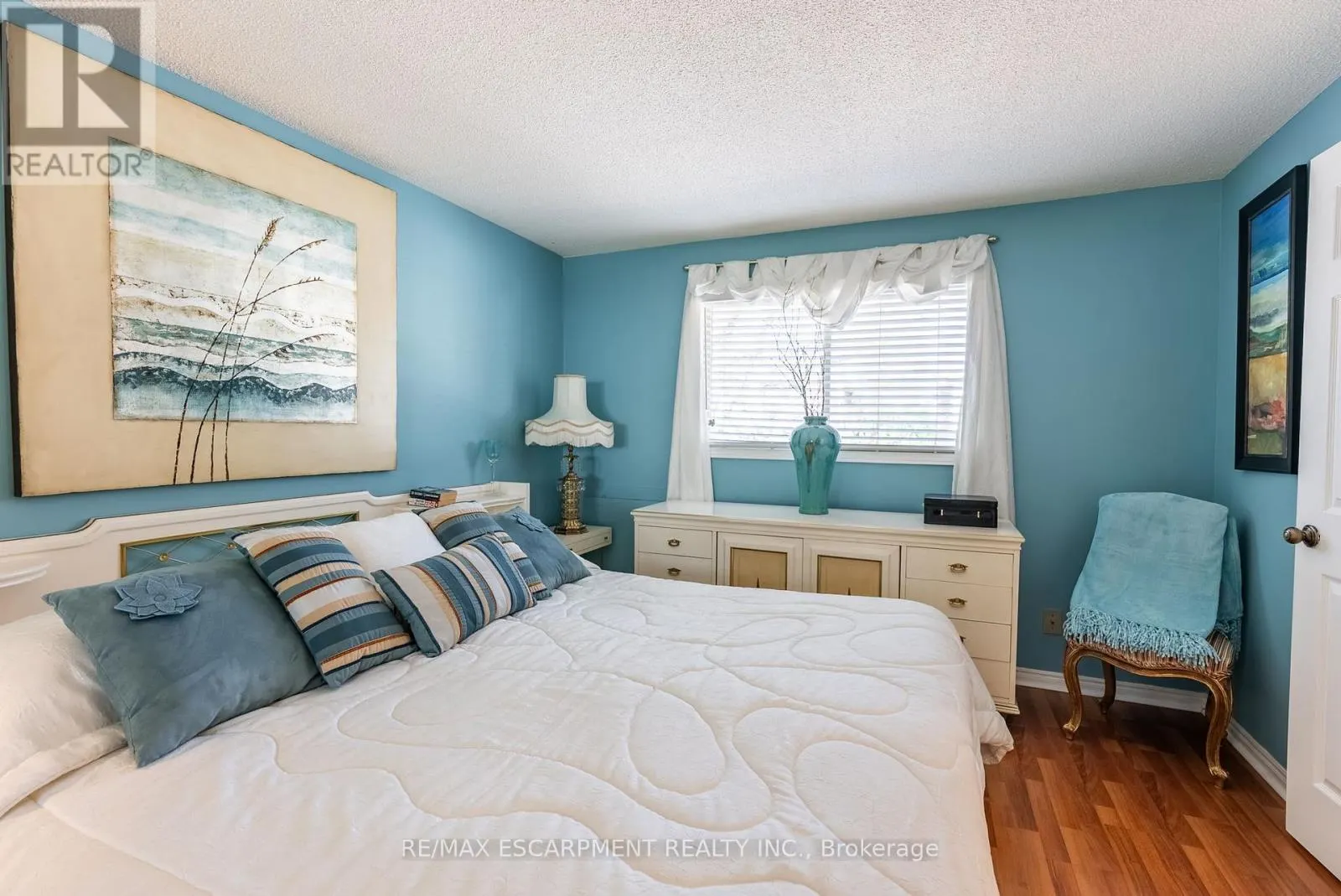 6 - 1508 UPPER MIDDLE ROAD