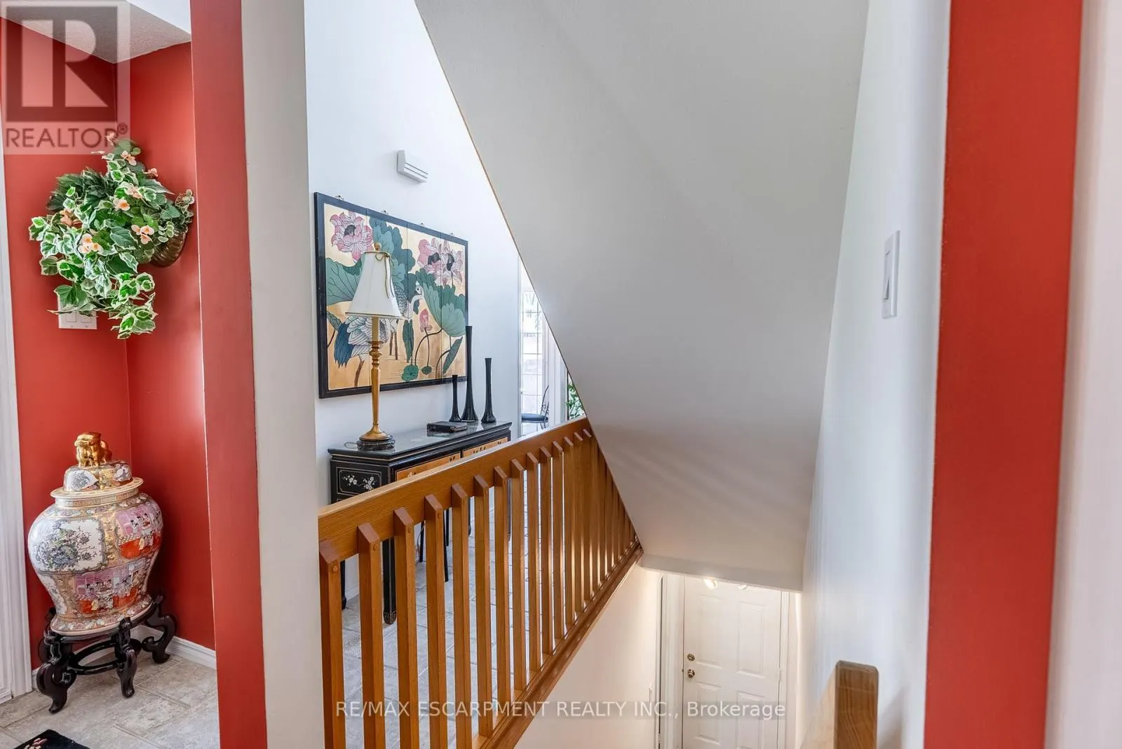 6 - 1508 UPPER MIDDLE ROAD