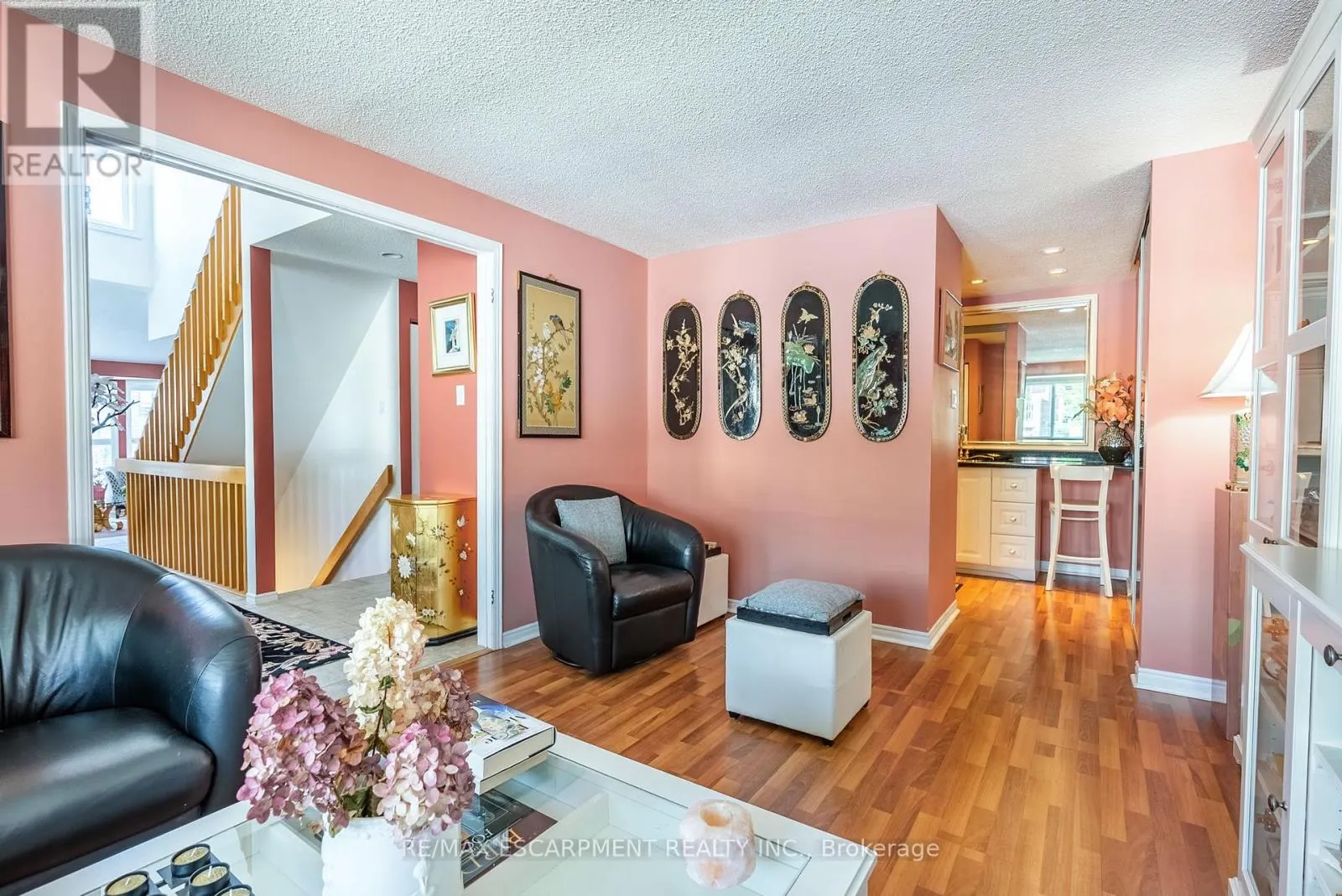 6 - 1508 UPPER MIDDLE ROAD