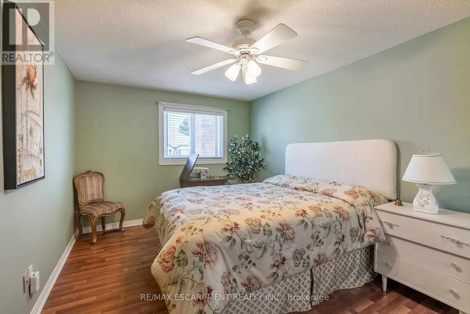 6 - 1508 UPPER MIDDLE ROAD