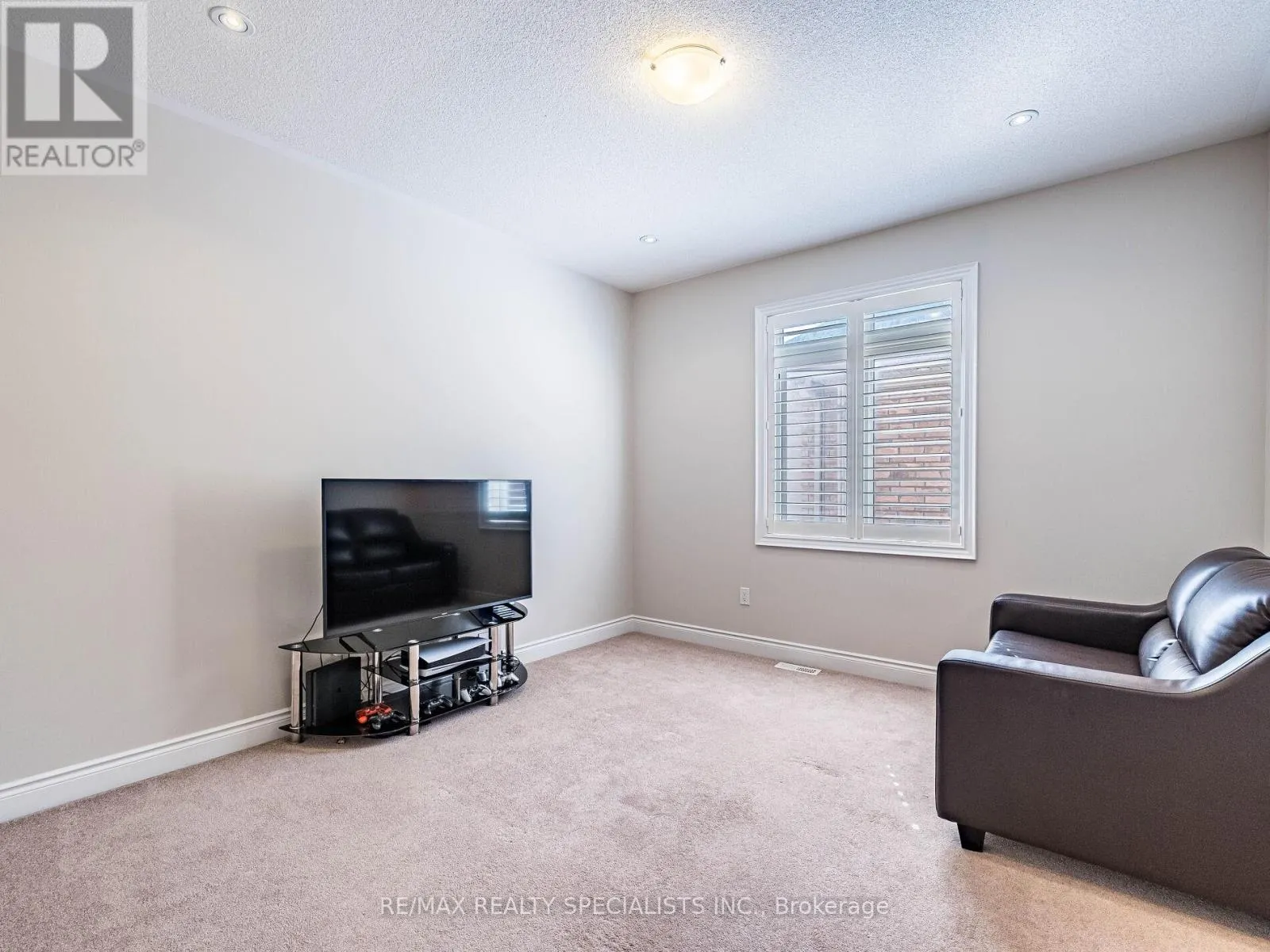 28 ELBERN MARKELL DRIVE W