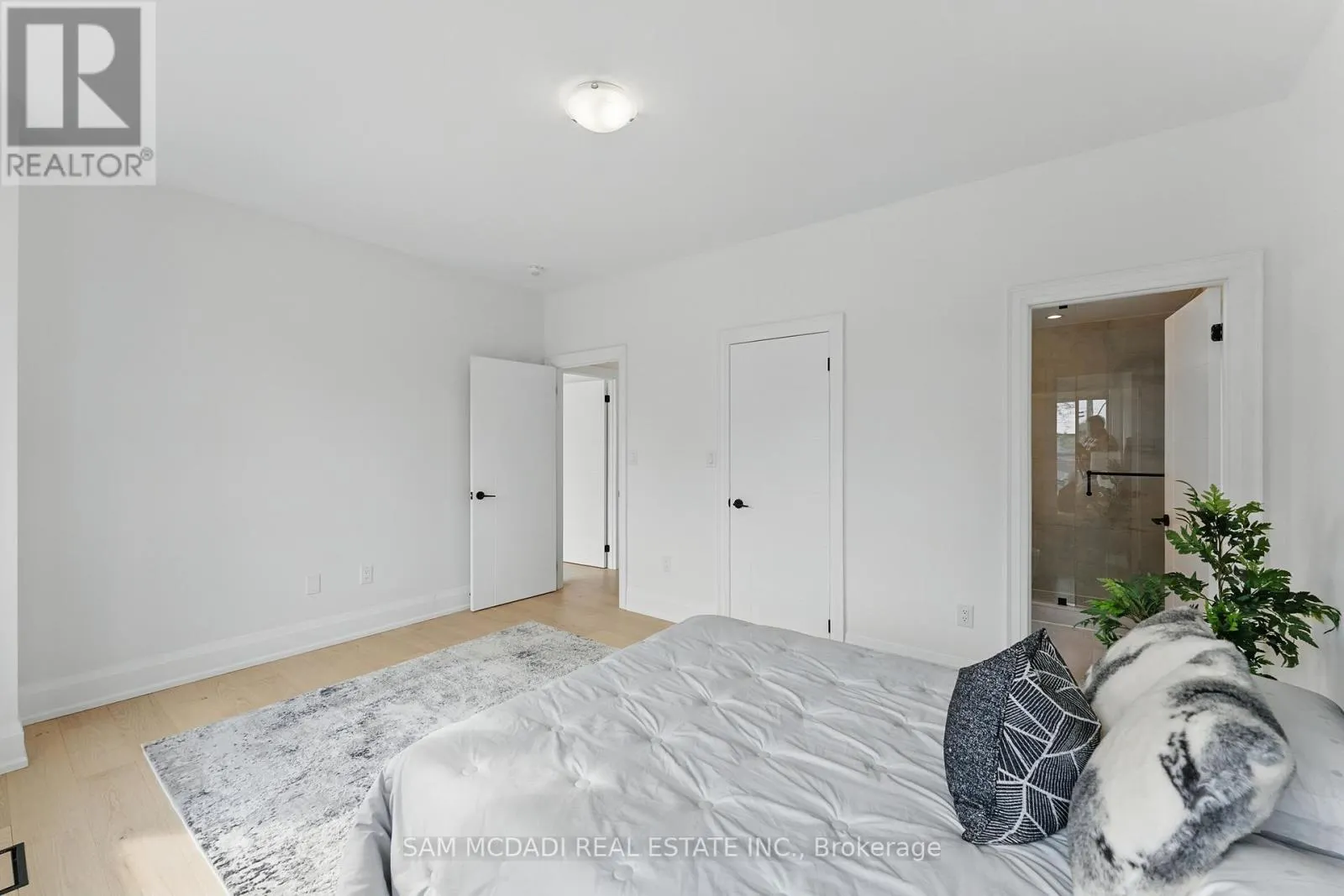 1037 MEREDITH AVENUE