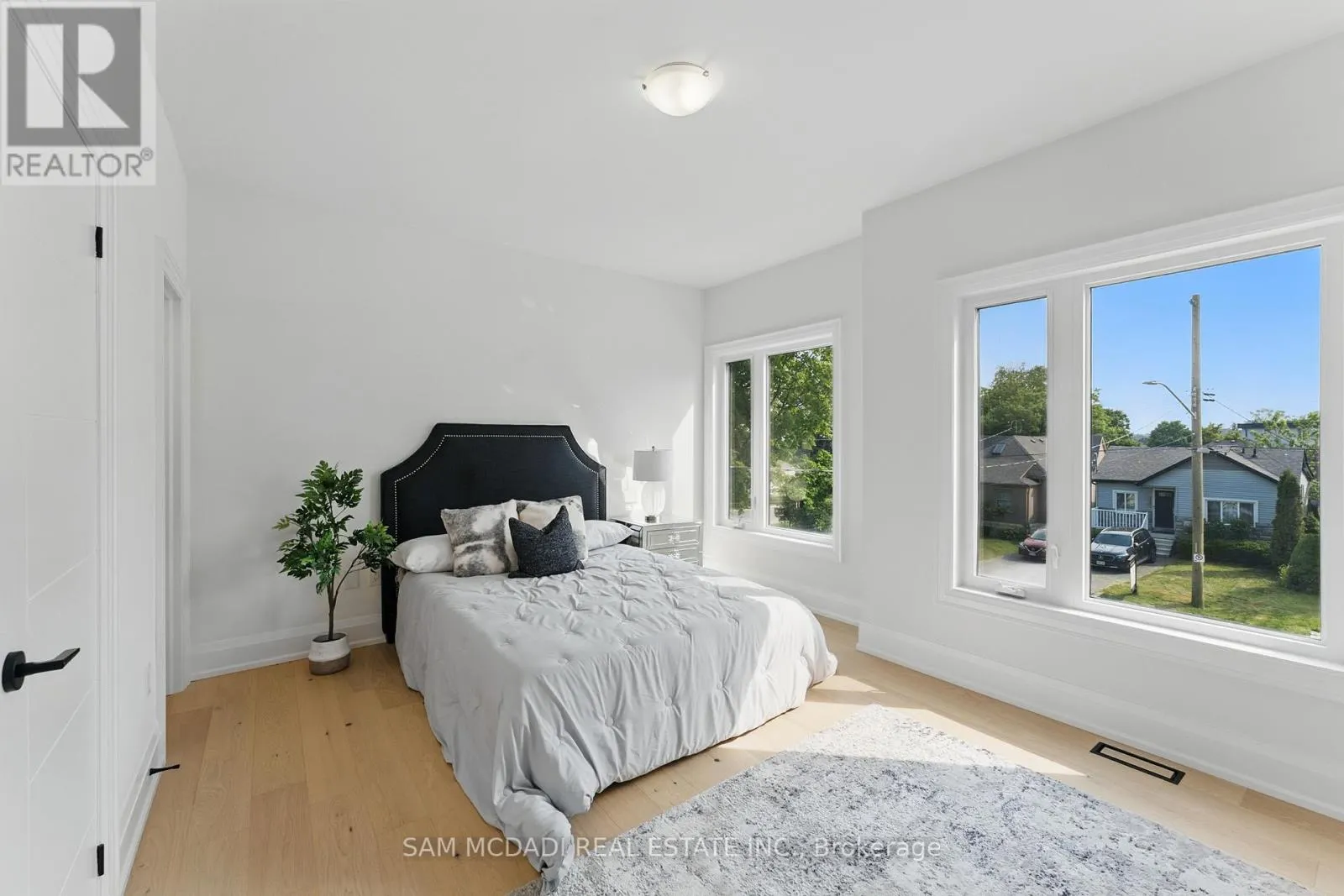 1037 MEREDITH AVENUE