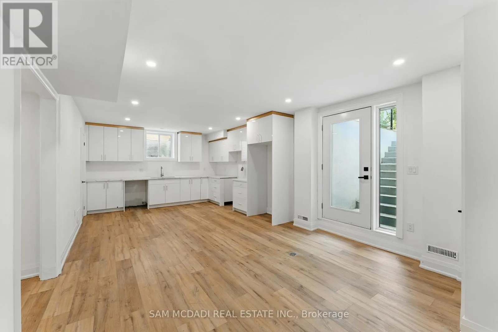 1037 MEREDITH AVENUE